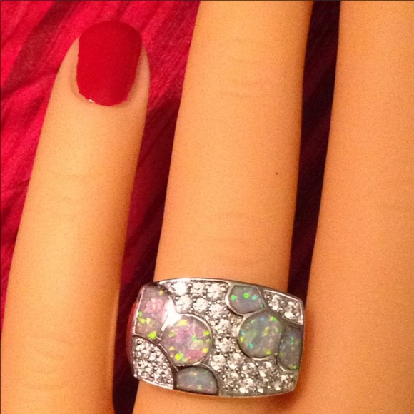 Beautiful Woman Beautiful Jewelry Blue Chalcedony Oval Cabochon Stone Ring - Picture 11 of 16